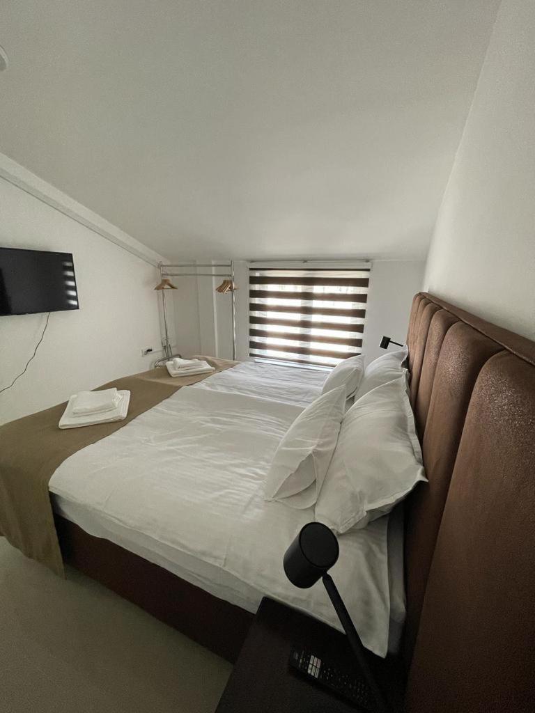 Morpheus Apartmani Sremska Mitrovica Buitenkant foto