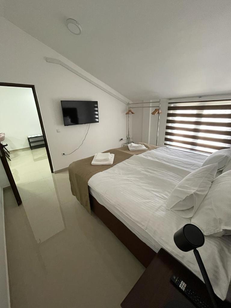 Morpheus Apartmani Sremska Mitrovica Buitenkant foto